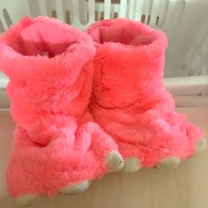 Toodler girls slippers good condition